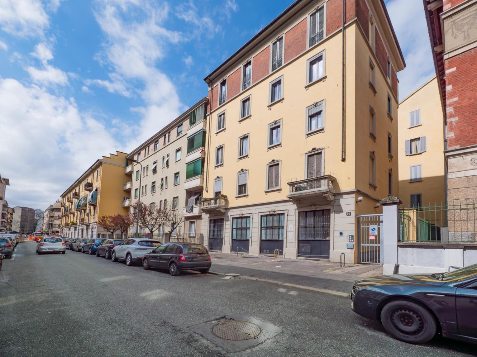 Xenia Apartments - Colorful Apartment In Fiera Area Milan Exterior photo